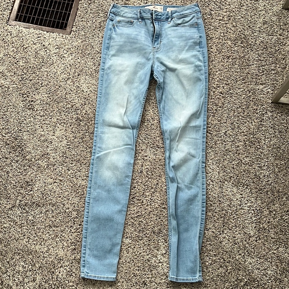 Hollister skinny jeans. 7-Long. Very lightly used, I don’t like skinny jeans